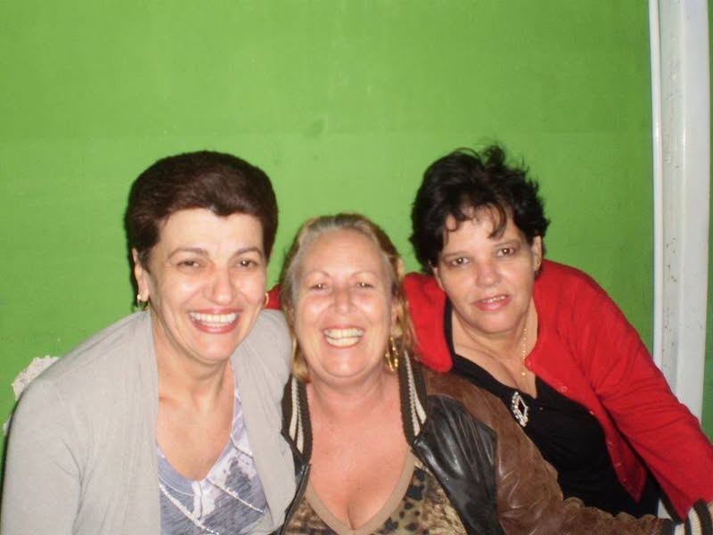 "Ô,POVO BÃO!!!"    Zezé despedindo-se de Regina e Angela, voltando pra...