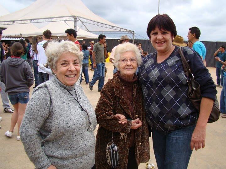 SÔNIA ESPOSA DE RENATO FARIA ESTREIA  AQUI SUA BONITA FIGURA TRAZENDO...