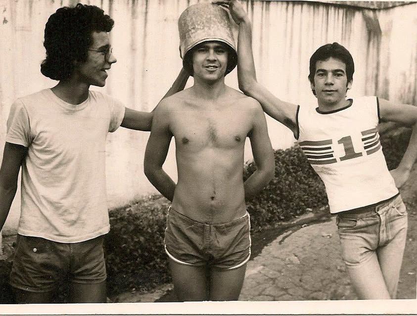 MEXENDO NOS GUARDADOS