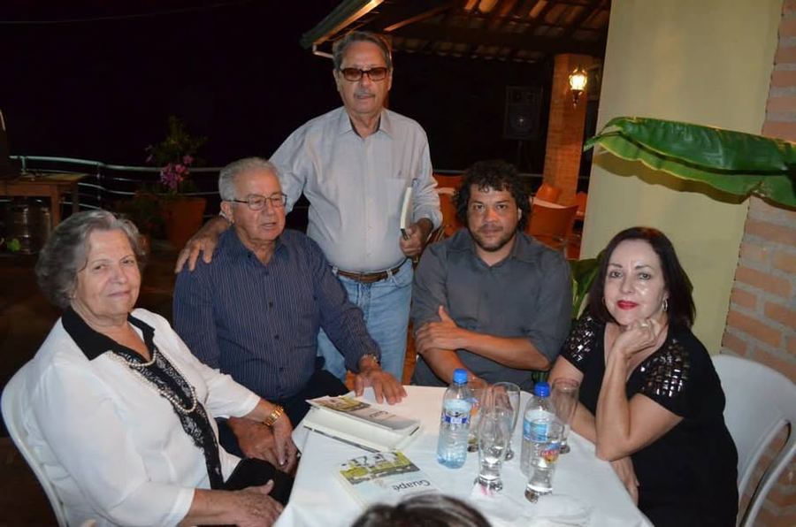 Aí está CELINA filha de D.Maria Geralda com seus acompanhantes