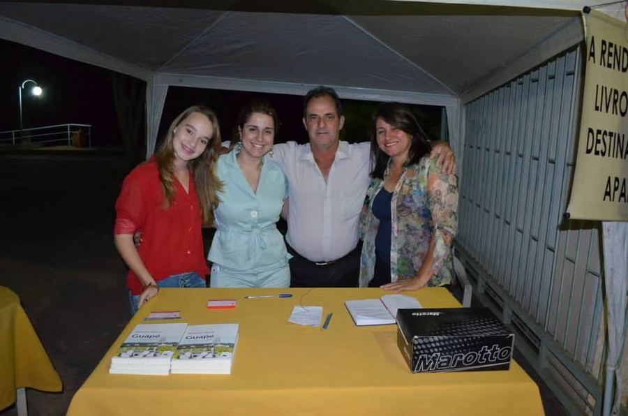 E POR FIM...GICEUDA E CLOVINHO, diretora e o presidente da APPAE, feli...
