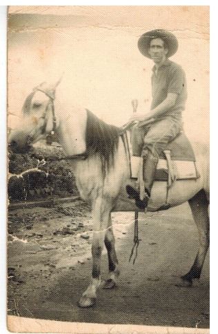 JOSÉ COSTELA CAVALGANDO