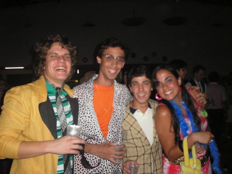 QUE COPIAR PARIS QUE NADA!!! NÓIS FAZ A NOSSA MODA E QUANDO ENCOMENDA...