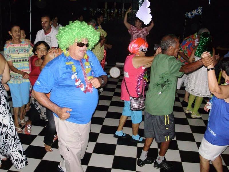 ''OLHA A CABELEIRA DO ZEZÉ...SERÁ QUE ELE É...SERÁ QUE ELE É...SERÁ QU...