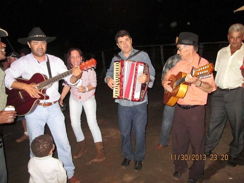 TAÍ O DÉDI TOCANDO COM DEILSON E DONATO EM ARAÚNA