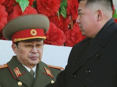 CRENDEUSPAI!!! 3 VEZES. ESSE CARA FOI COMIDO