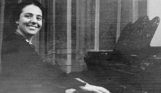 ALICE SOMMER, A PIANISTA NA JUVENTUDE.SUA BIOGRAFIA FOI ESCRITA DE VÁRIAS MANEIRAS