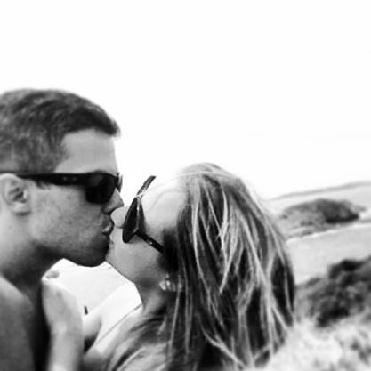 ANA FLÁVIA BEIJANDO DE NOVO LÁ EM MACAÉ
