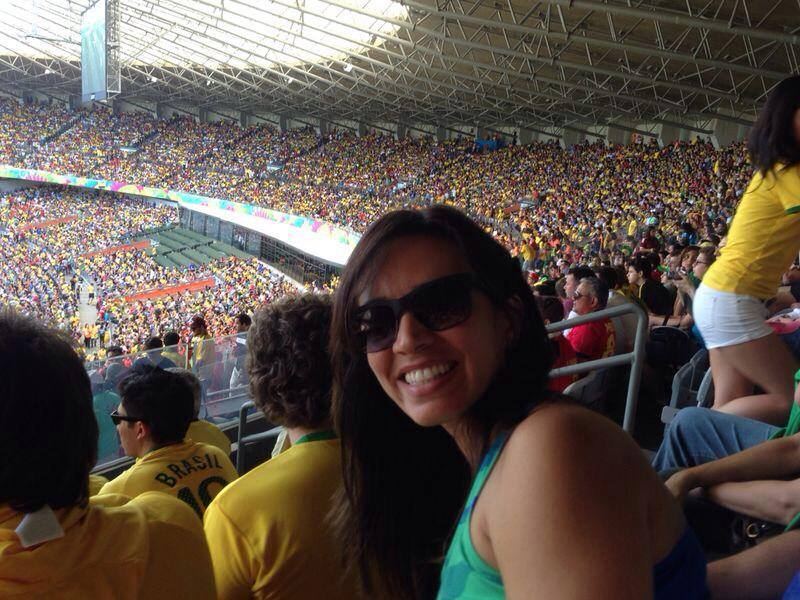 HÁ UM ALGUÉÉÉM...NA MULTIDÃÃÃO