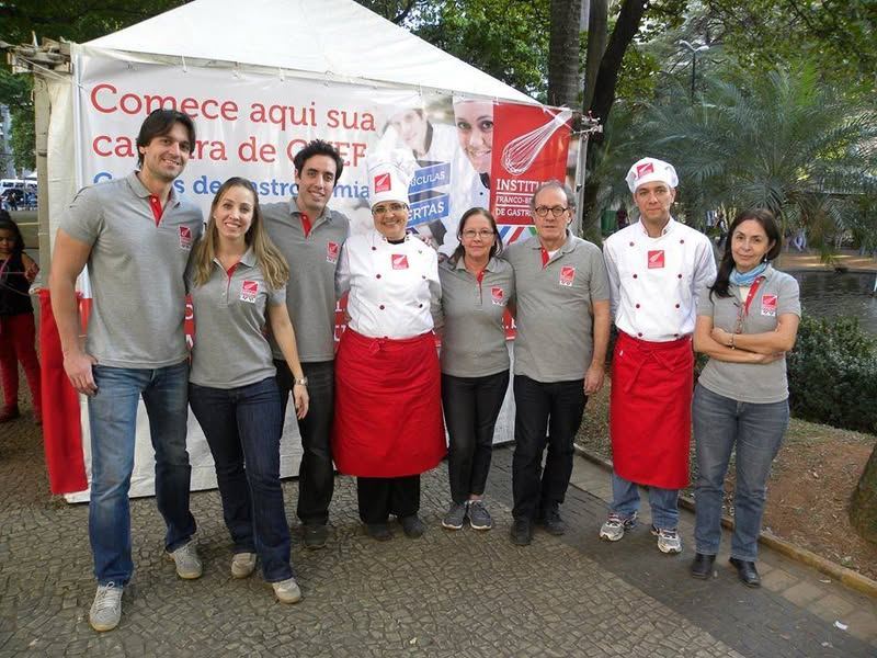 FAMÍLIA EMPRESÁRIA NA PRAÇA DE CAMPINAS EM EVENTO