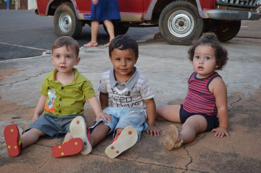MENINOS DE RUA