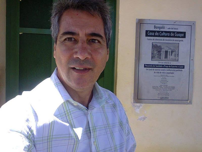 O ESCRITOR POETA DE GUAPÉ